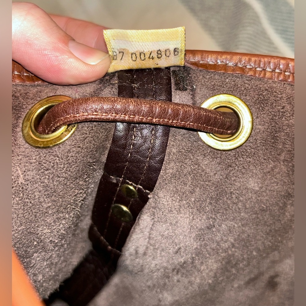 Vintage Authentic Dooney & Bourke Tassle Crossbody Bucket Bag - Picture 15 of 15